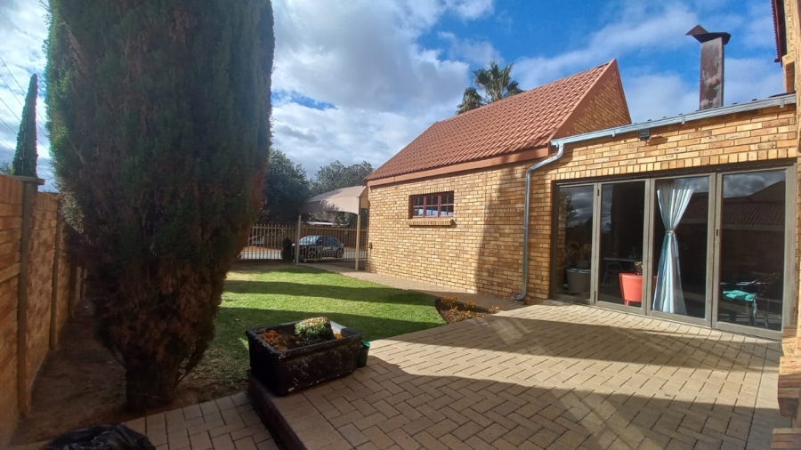 To Let 3 Bedroom Property for Rent in Universitas Free State